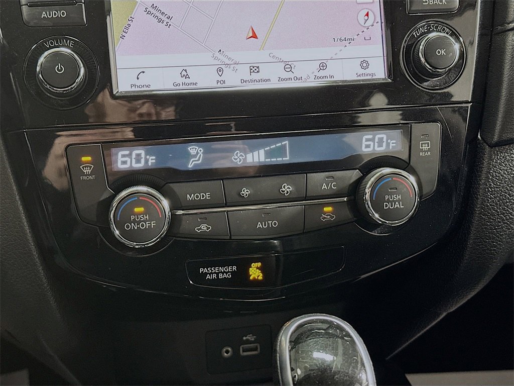 Used 2019 Nissan Rogue SV w/ Premium Package image 17