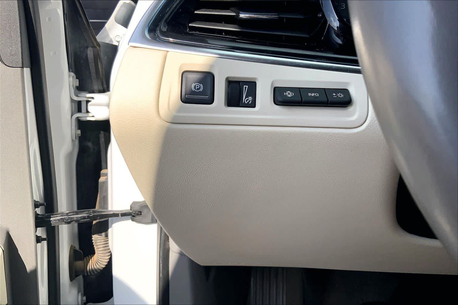 Used 2020 Cadillac XT6 Premium Luxury FWD image 36