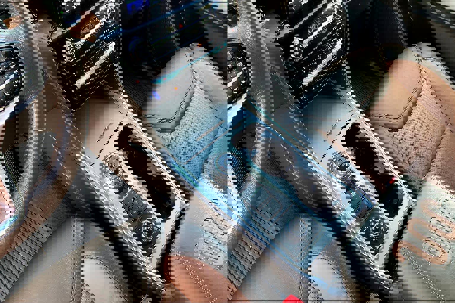 Used 2021 Ford Explorer King Ranch w/ Premium Technology Package AWD/4WD image 17