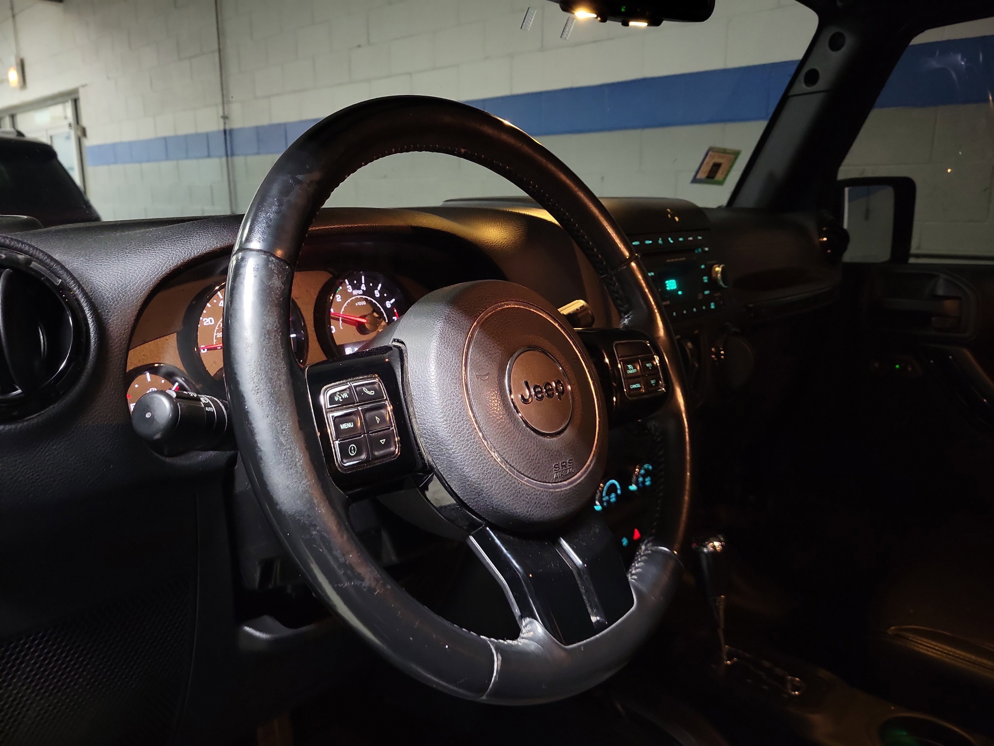 Used 2017 Jeep Wrangler Unlimited Sahara AWD/4WD image 15