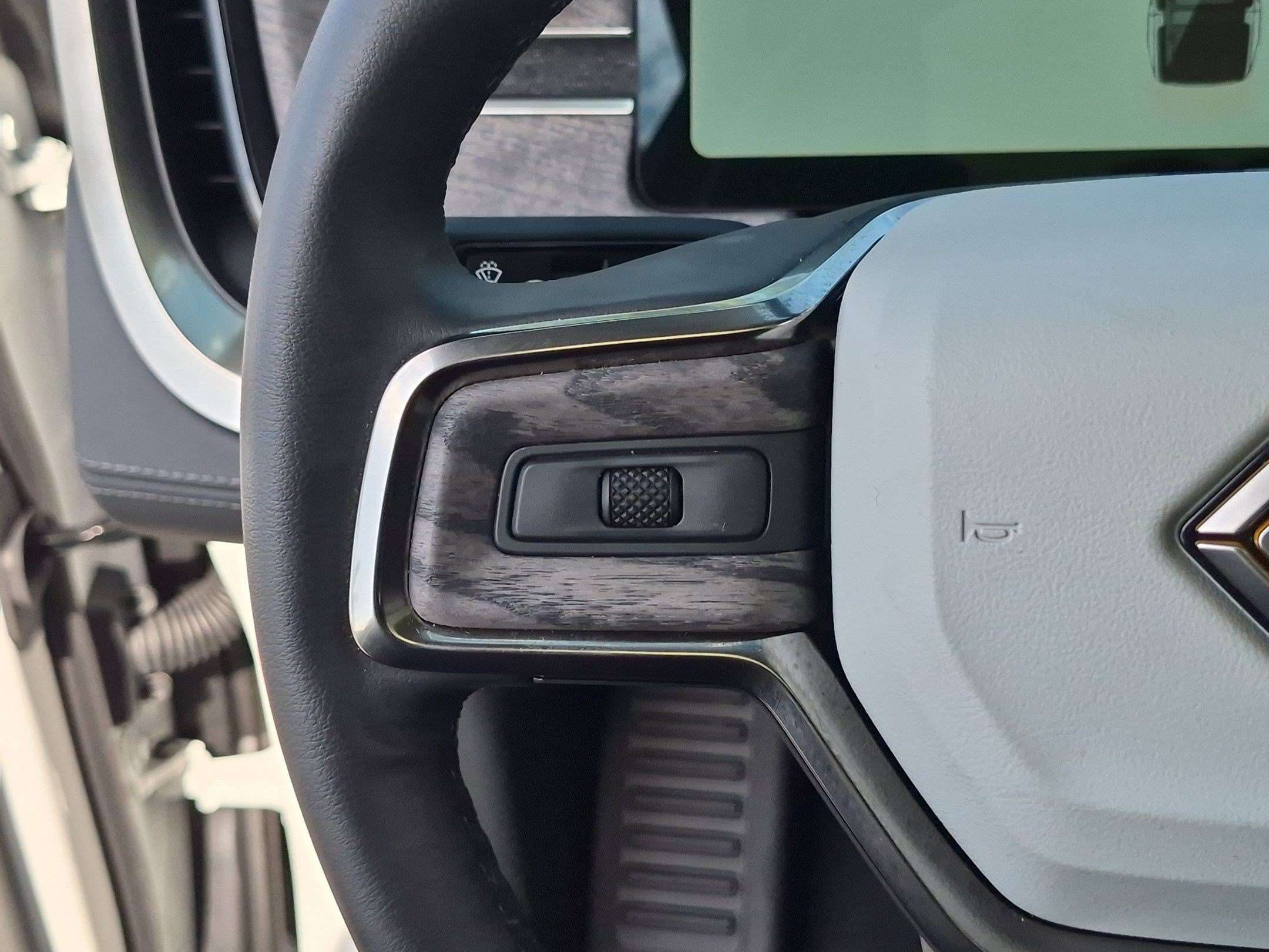 Used 2026 Rivian R1S Adventure AWD/4WD image 19