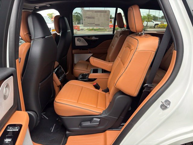 New 2026 Lincoln Aviator Black Label w/ Jet Appearance Package AWD/4WD image 15
