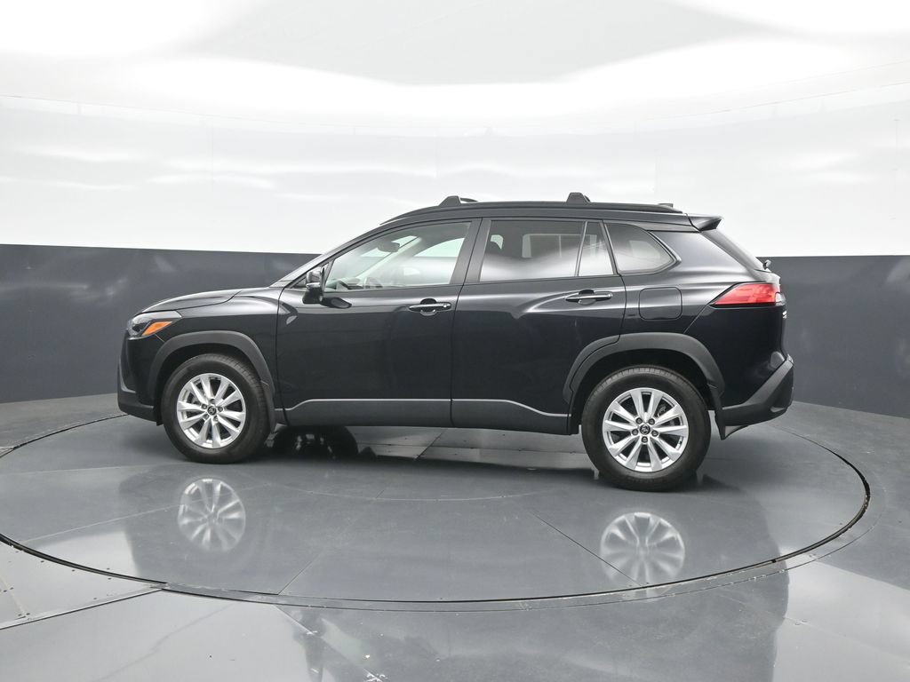Used 2025 Toyota Corolla Cross LE FWD image 4
