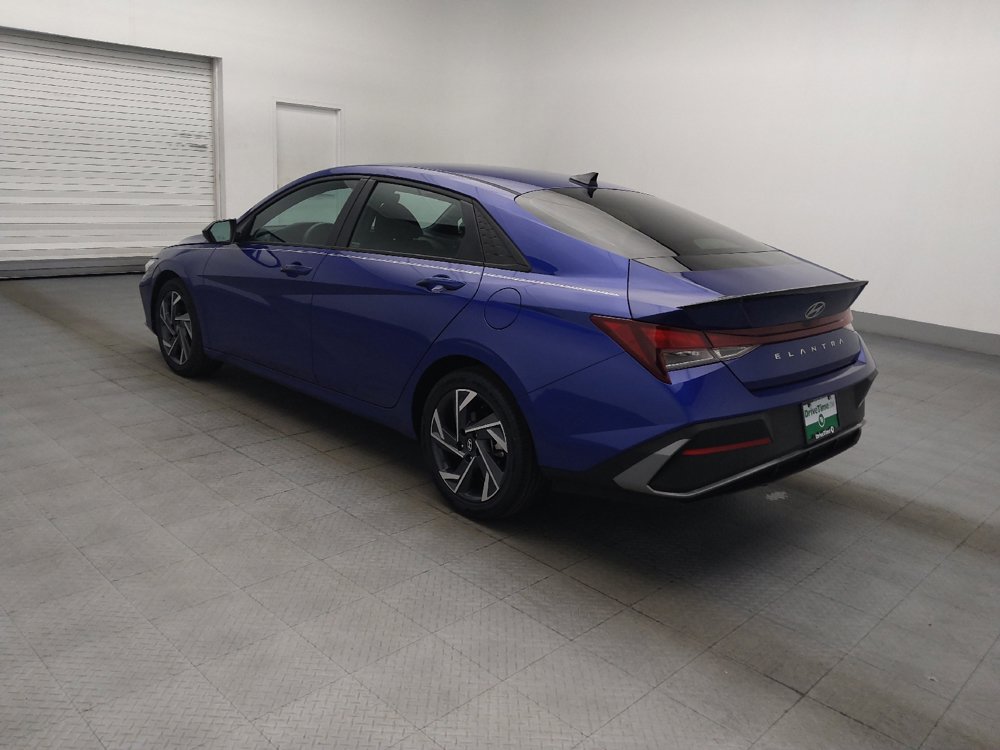 Used 2025 Hyundai Elantra Sport FWD image 3