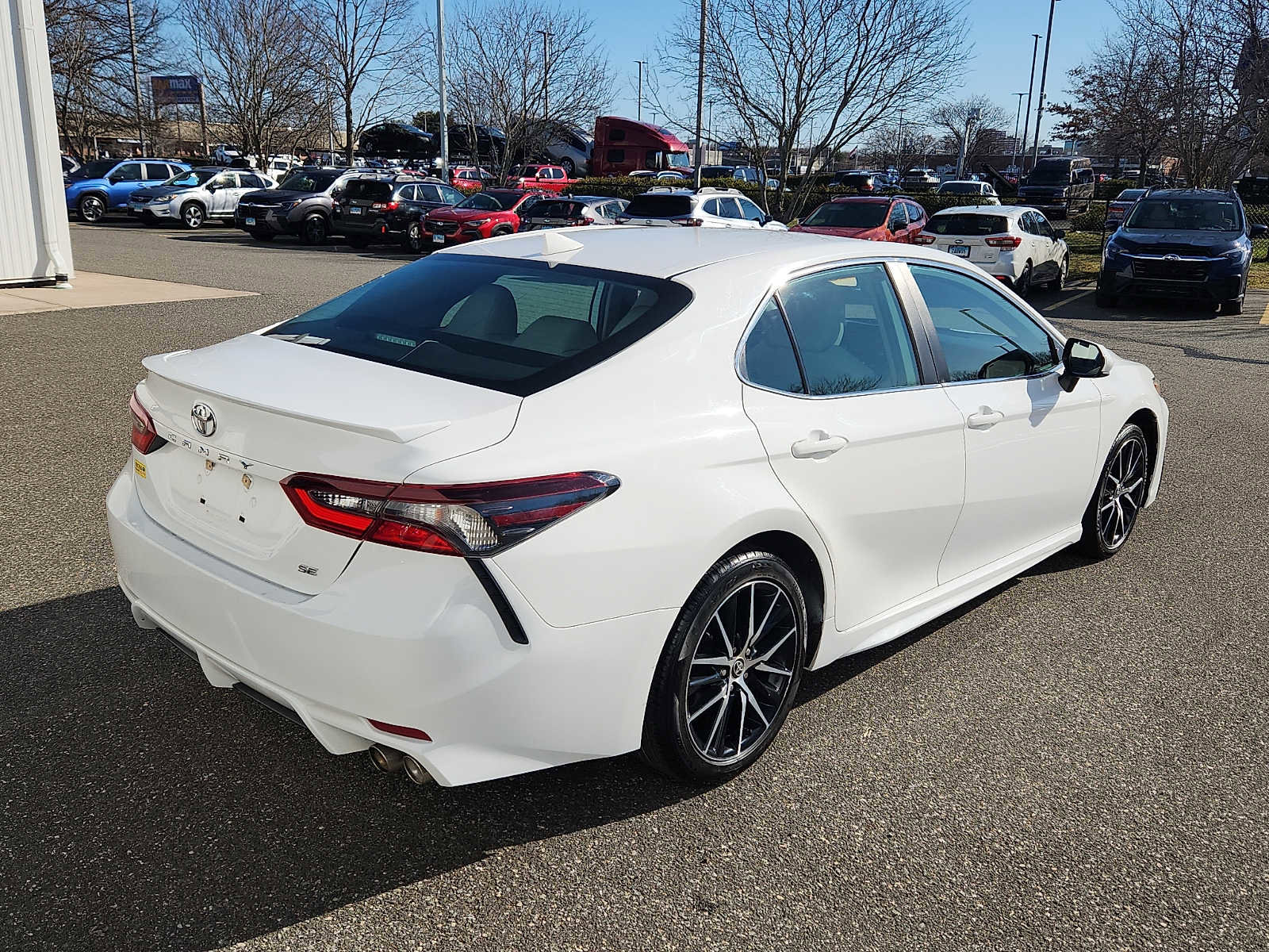 Used 2021 Toyota Camry SE image 6