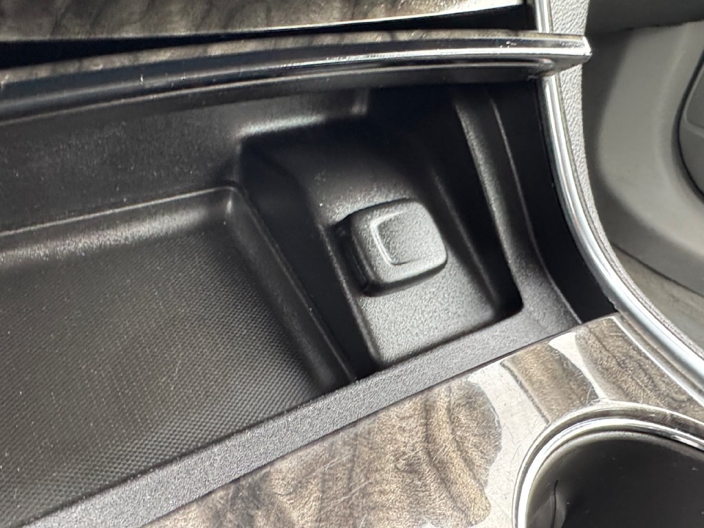 Used 2015 Chevrolet Impala LTZ FWD image 26