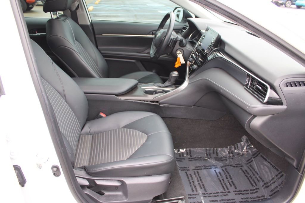 Used 2021 Toyota Camry SE w/ Blackout Package (TMS) image 18