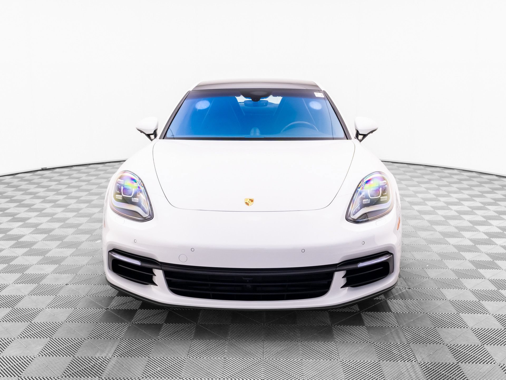 Used 2018 Porsche Panamera 4 AWD/4WD image 9
