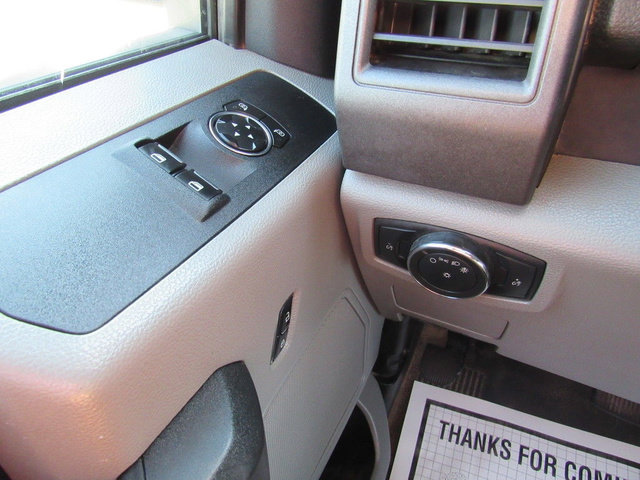 Used 2017 Ford F550 4x4 Regular Cab Super Duty image 35