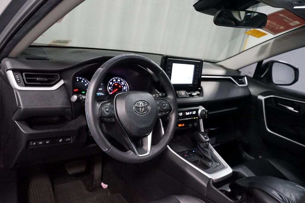 Used 2021 Toyota RAV4 XLE Premium FWD image 7