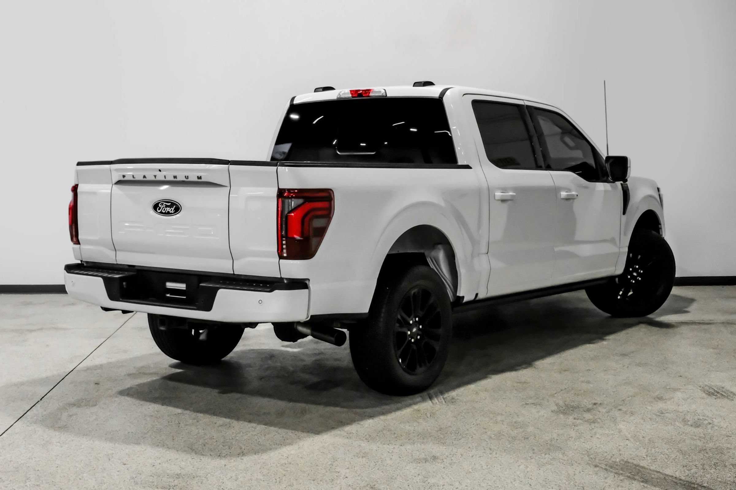 Used 2025 Ford F150 Platinum w/ FX4 Off-Road Package AWD/4WD image 4