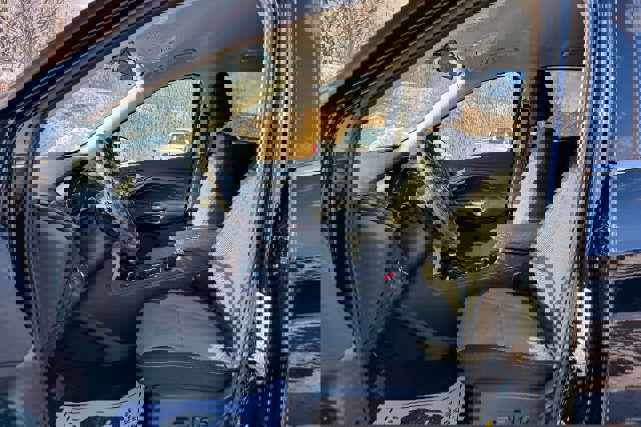 Used 2017 Ford Escape SE w/ SE Cold Weather Package image 17