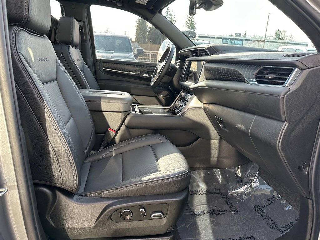 Used 2023 GMC Yukon Denali w/ Denali Reserve Package image 10