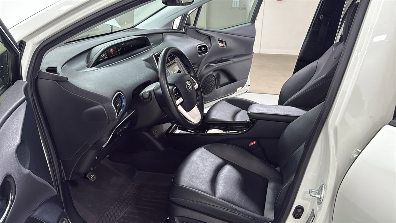 Used 2016 Toyota Prius Four image 12