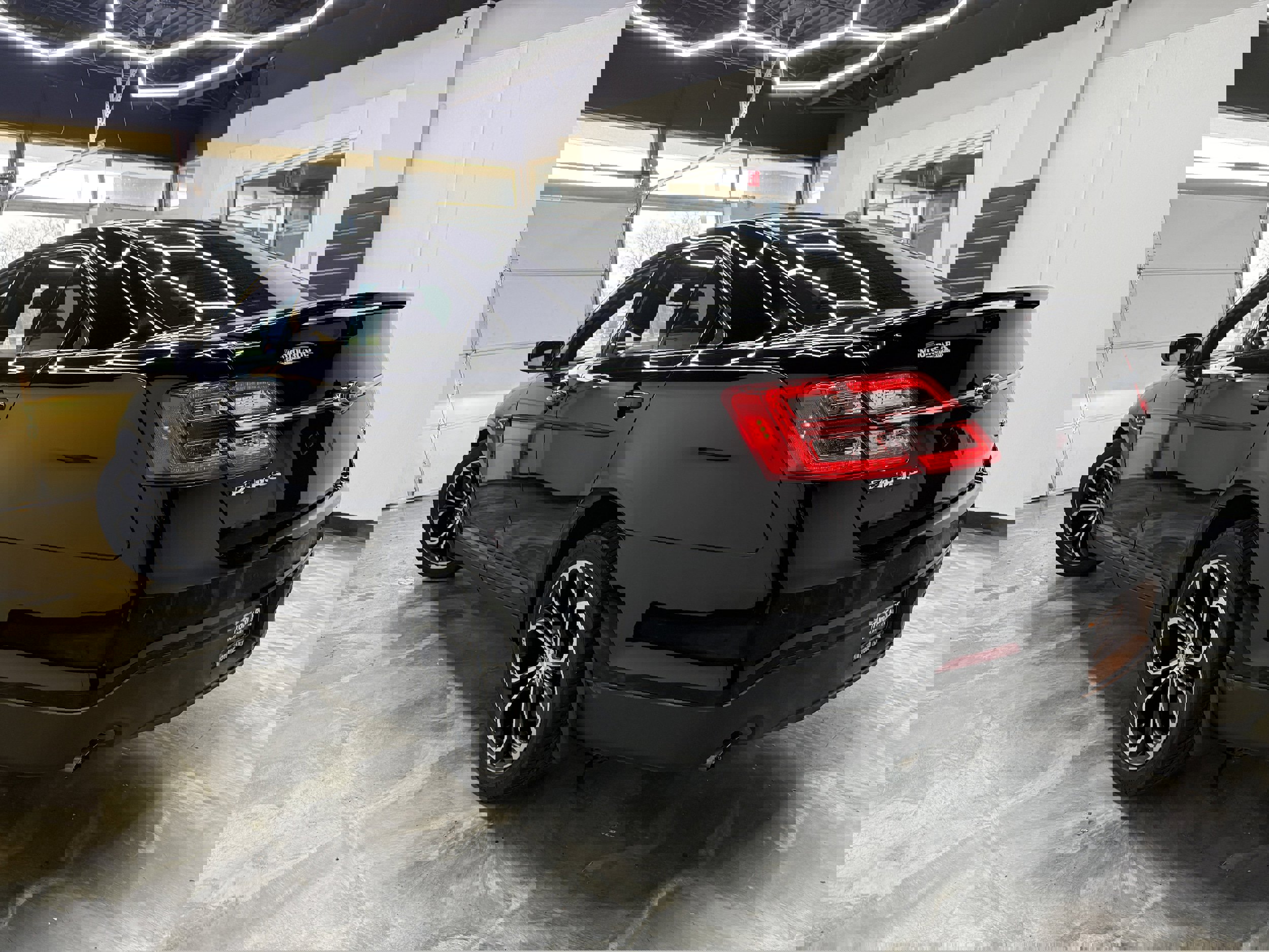 Used 2018 Ford Taurus SHO w/ Driver Assist Package image 3