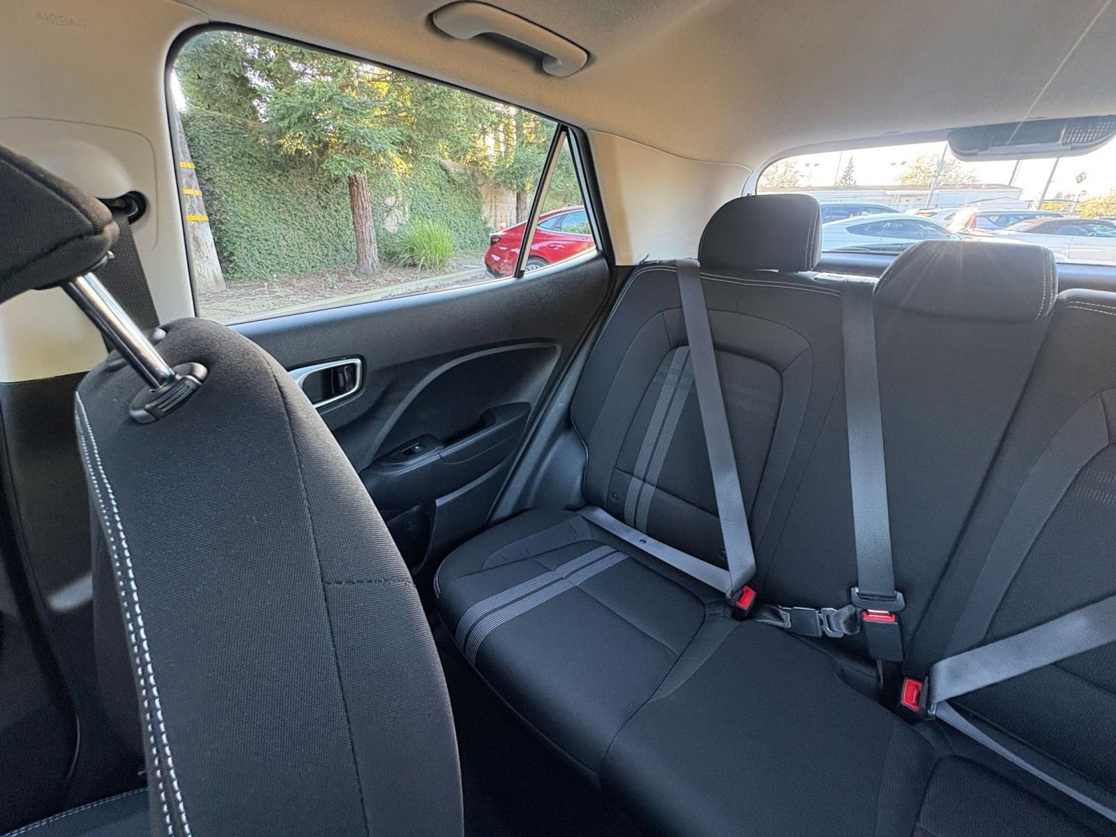 Used 2025 Hyundai Venue SEL image 39