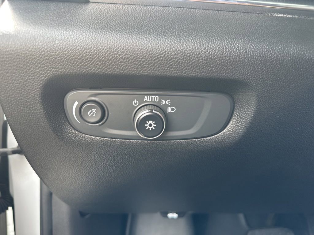 Used 2022 Chevrolet Traverse RS image 11