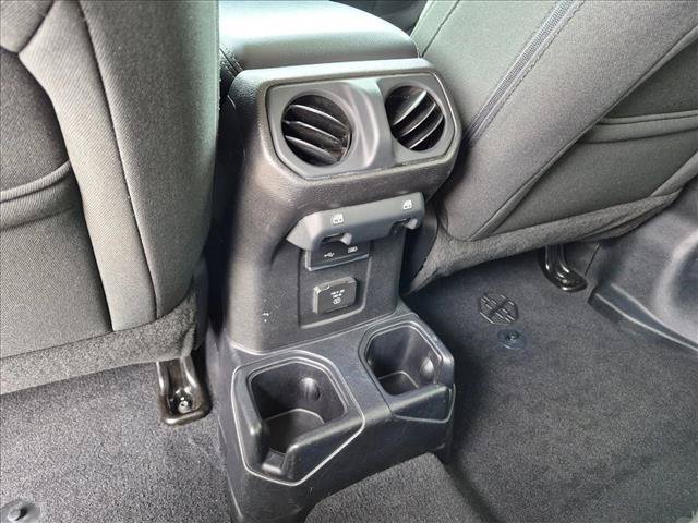Used 2018 Jeep Wrangler Unlimited Sahara AWD/4WD image 15
