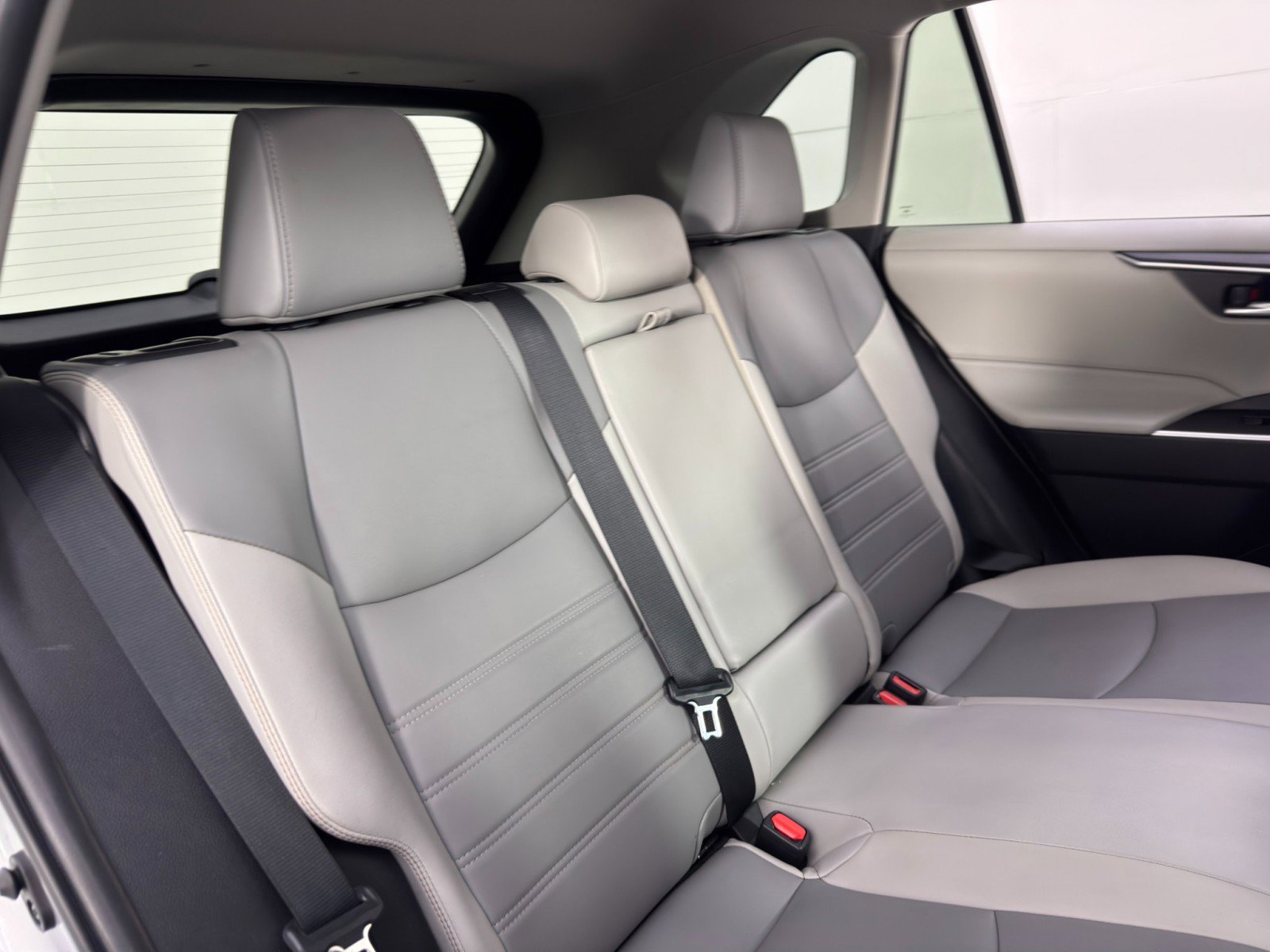 Used 2022 Toyota RAV4 XLE Premium image 36