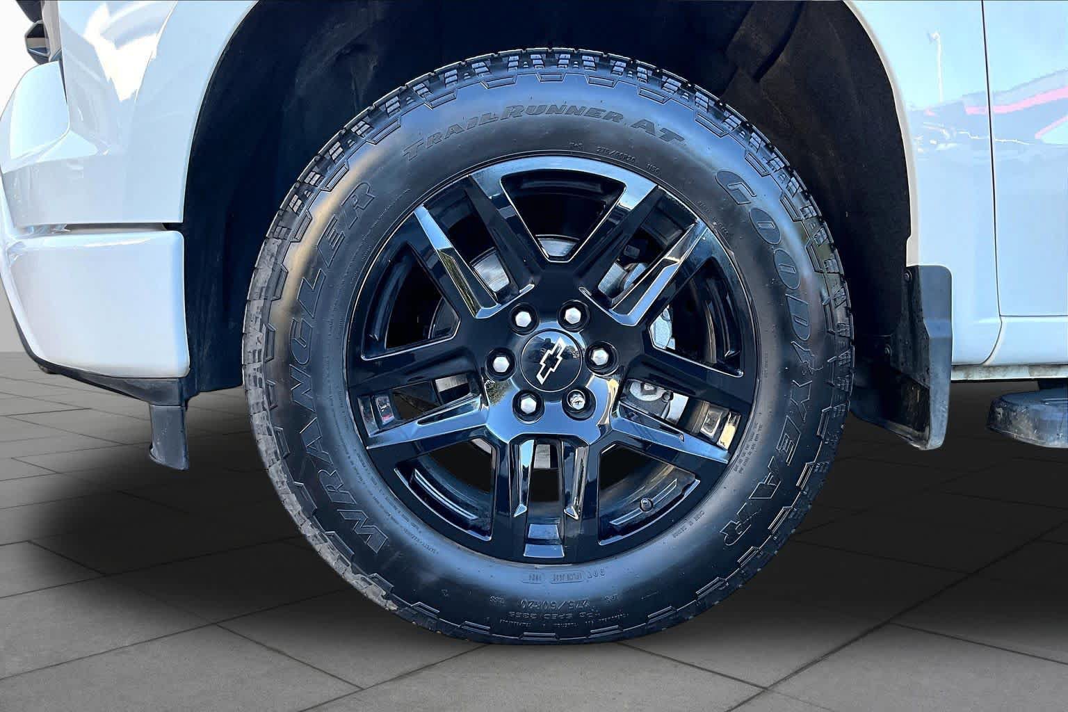 Used 2024 Chevrolet Silverado 1500 Custom w/ LPO, Dark Essentials Package AWD/4WD image 11