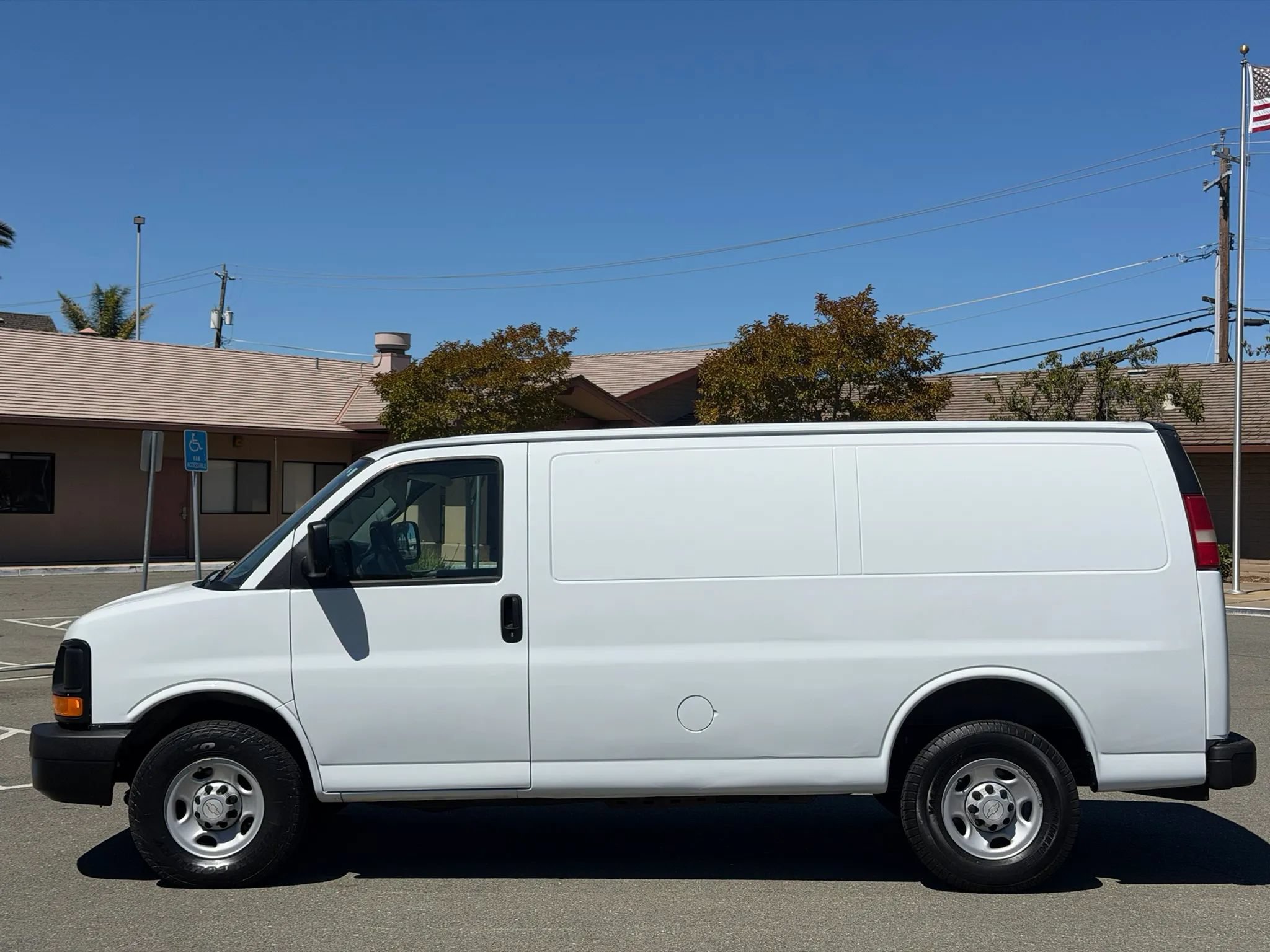 Used 2005 Chevrolet Express 2500 RWD image 5