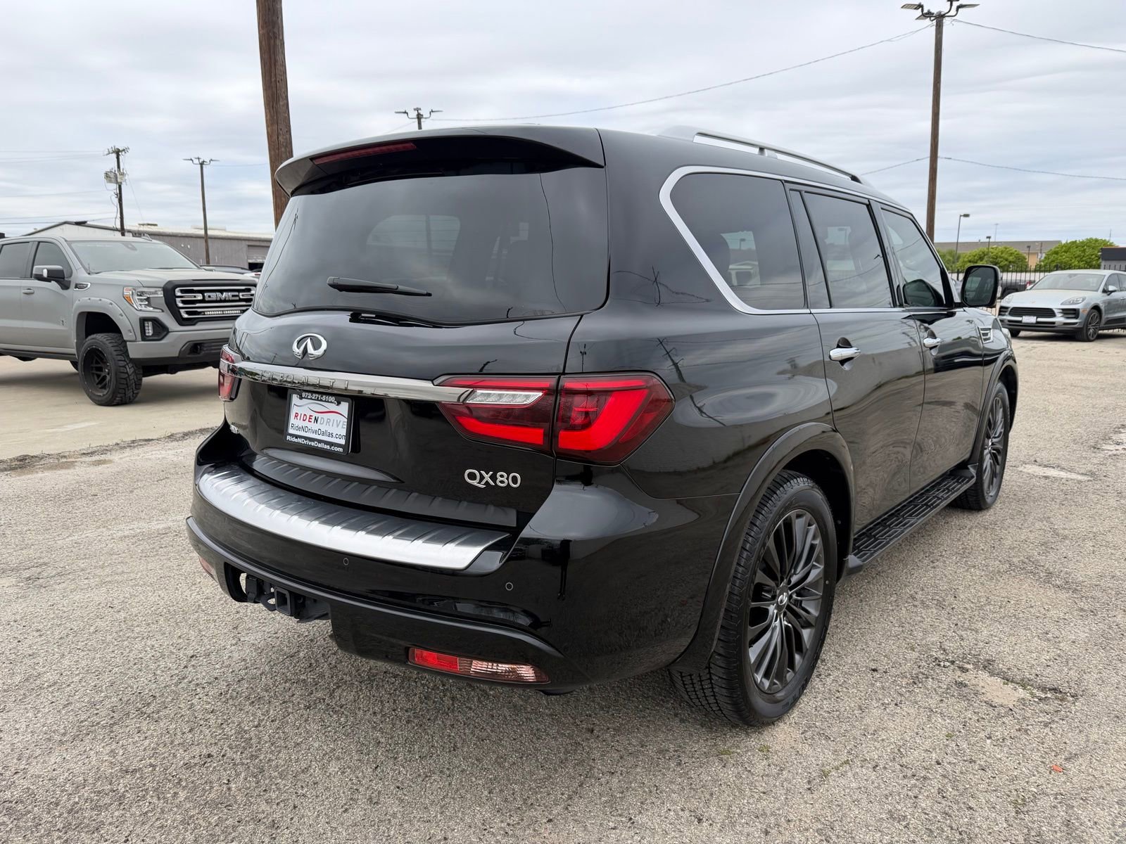 Used 2023 INFINITI QX80 Premium Select w/ Cargo Package image 7