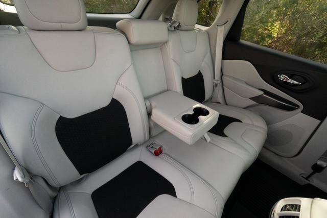 Used 2020 Jeep Cherokee Latitude Plus image 30