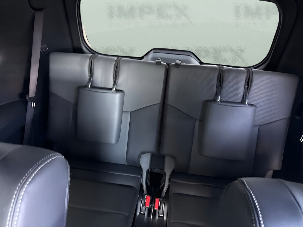 Used 2024 Lexus GX 550 w/ Accessory Package (2T) AWD/4WD image 13