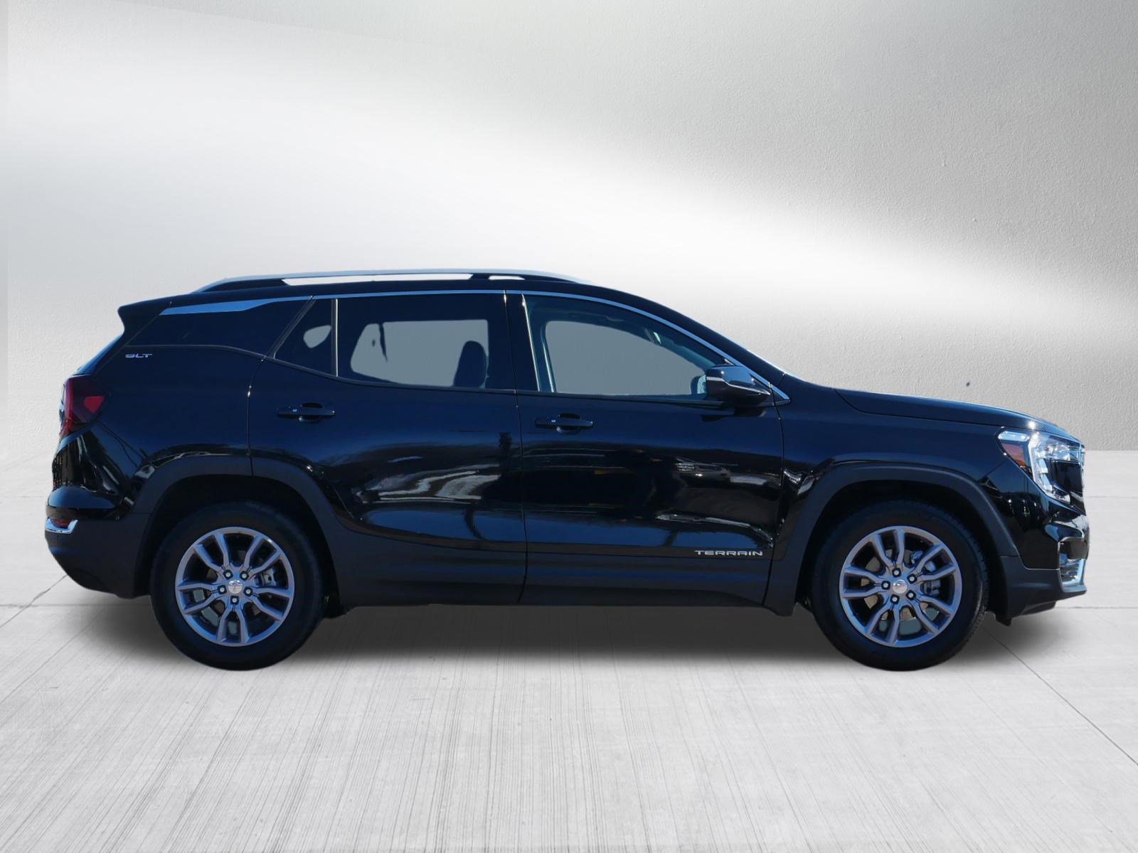 Used 2024 GMC Terrain SLT w/ Infotainment Package II image 8