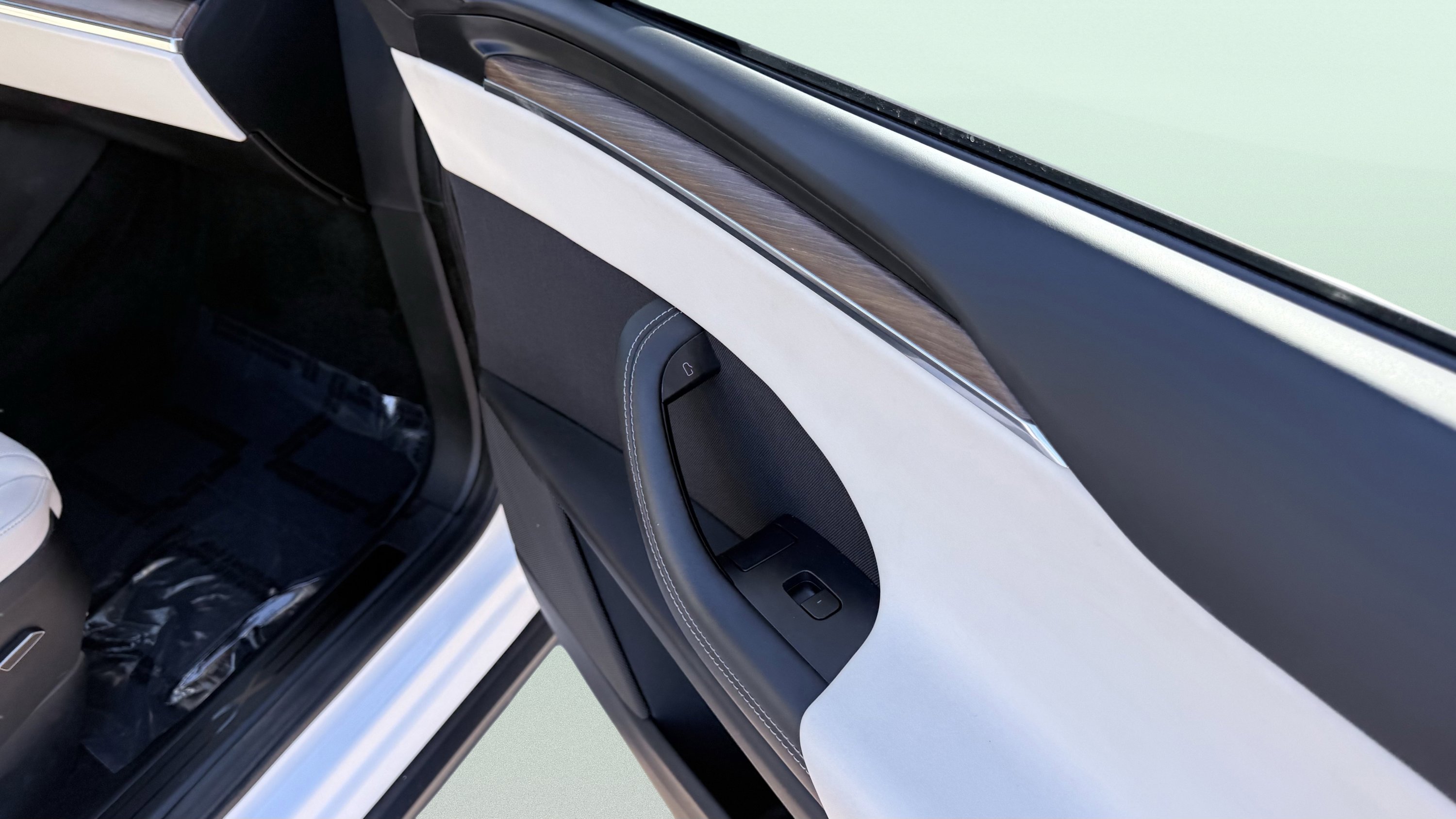 Used 2022 Tesla Model X image 44