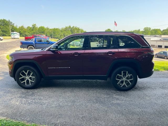 Used 2025 Jeep Grand Cherokee Limited AWD/4WD image 6
