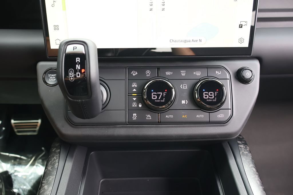 New 2026 Land Rover Defender 110 OCTA AWD/4WD image 25