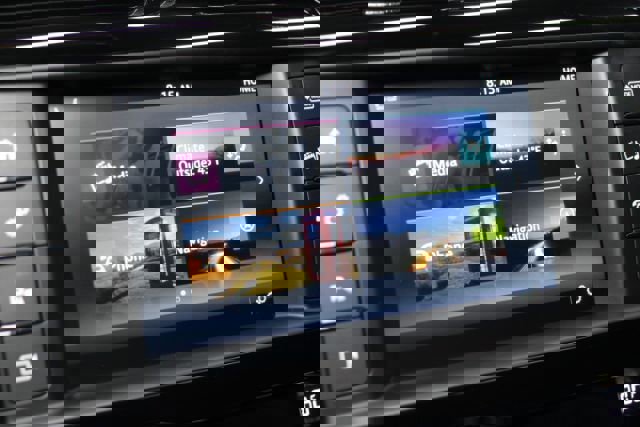 Used 2017 Jaguar XE Premium image 15