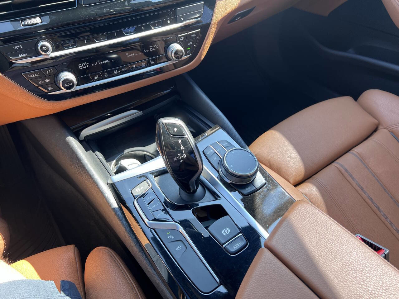 Used 2020 BMW 530i xDrive w/ Premium Package image 19