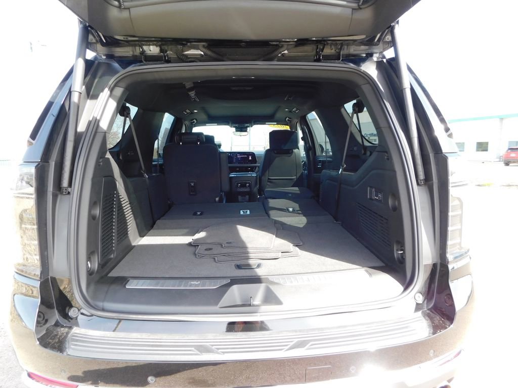 Used 2025 Chevrolet Suburban Premier image 30