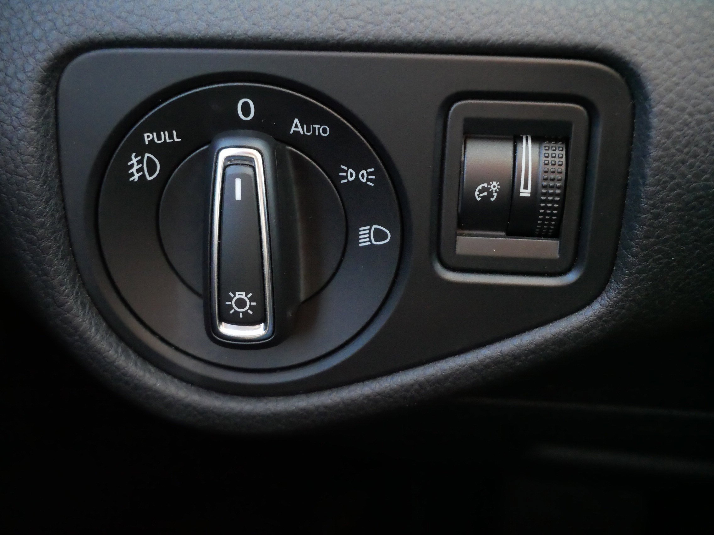 Used 2018 Volkswagen Golf SE image 26