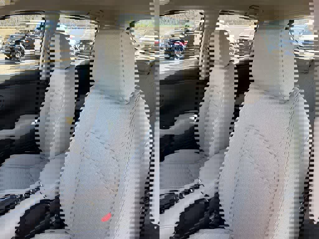 Used 2025 Honda HR-V LX image 26