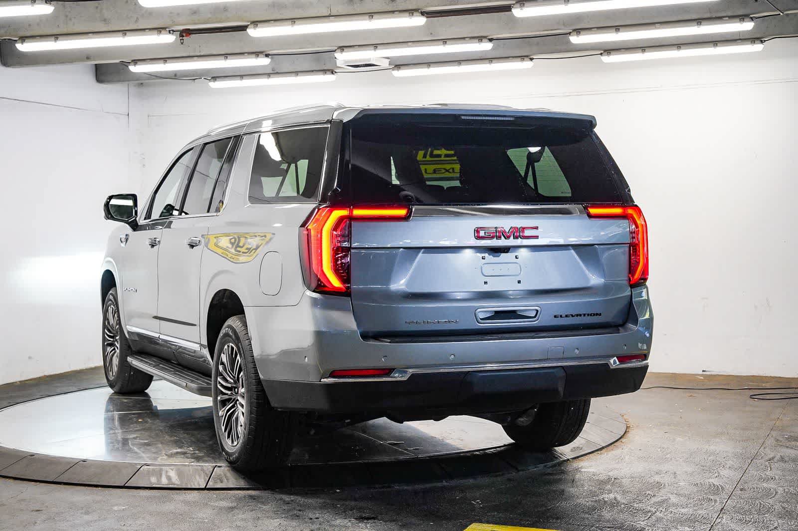 Used 2026 GMC Yukon XL Elevation AWD/4WD image 4