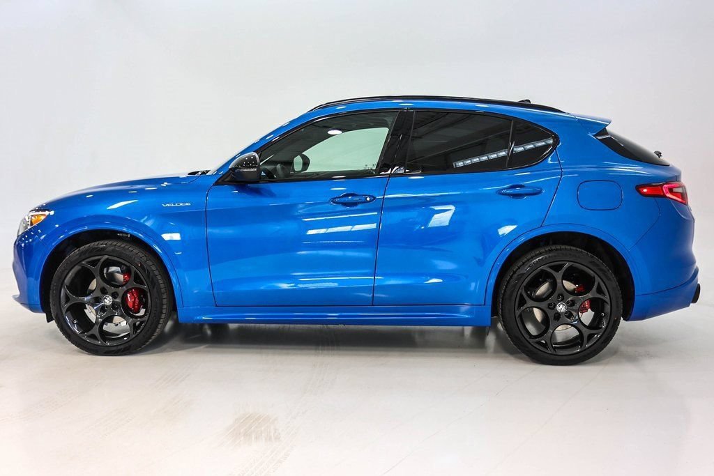Used 2023 Alfa Romeo Stelvio Veloce AWD/4WD image 3