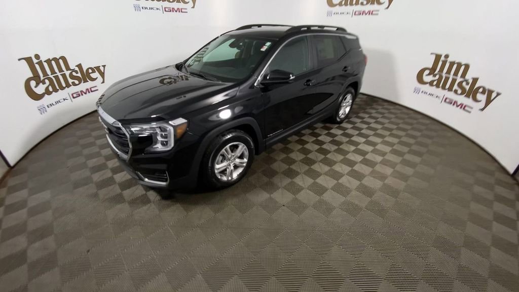 Certified 2023 GMC Terrain SLE w/ Driver Convenience Package image 4