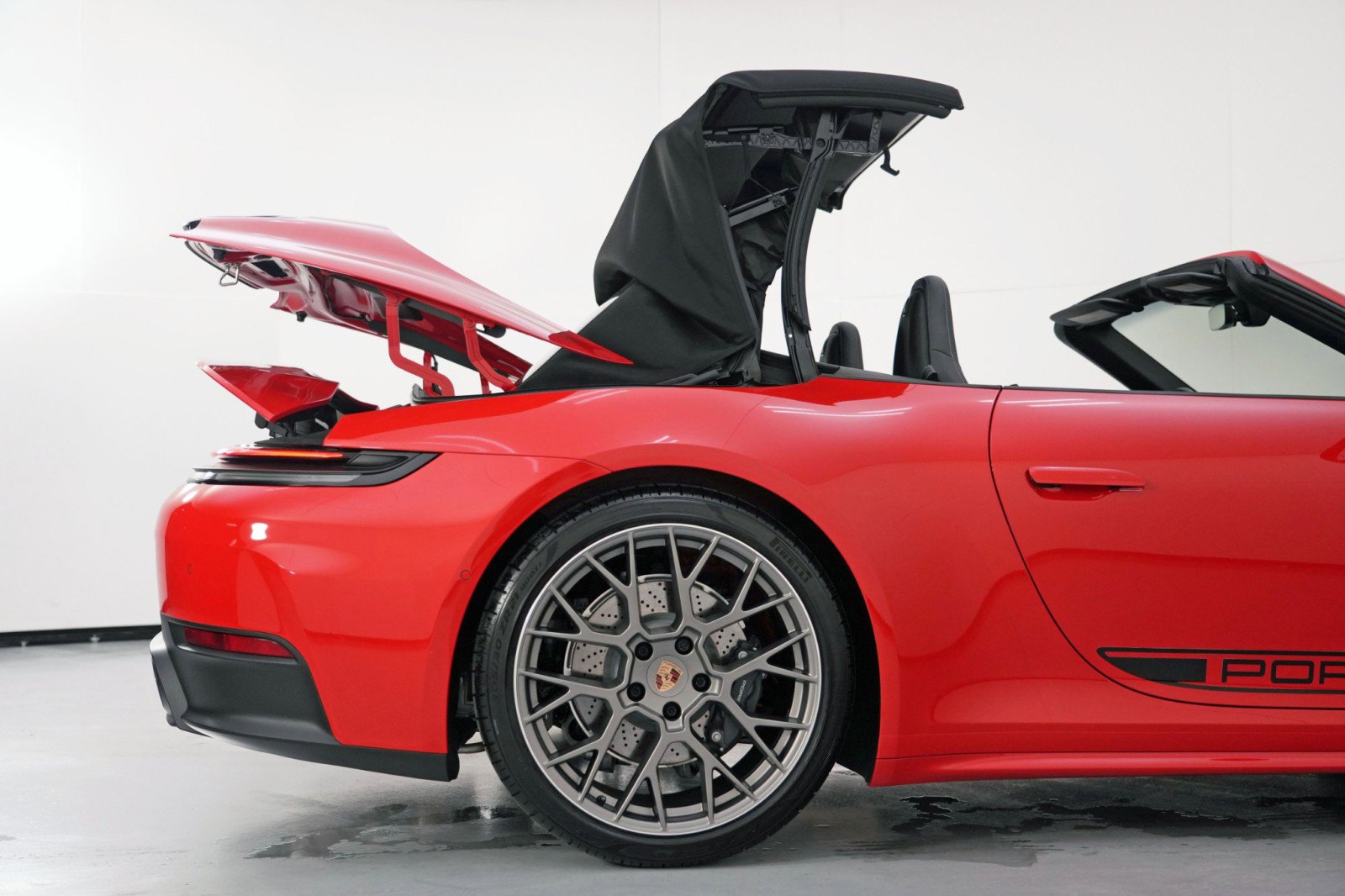 Used 2025 Porsche 911 Carrera RWD image 61