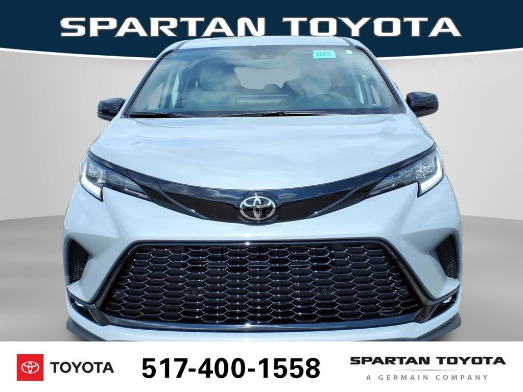 New 2026 Toyota Sienna XSE FWD image 3