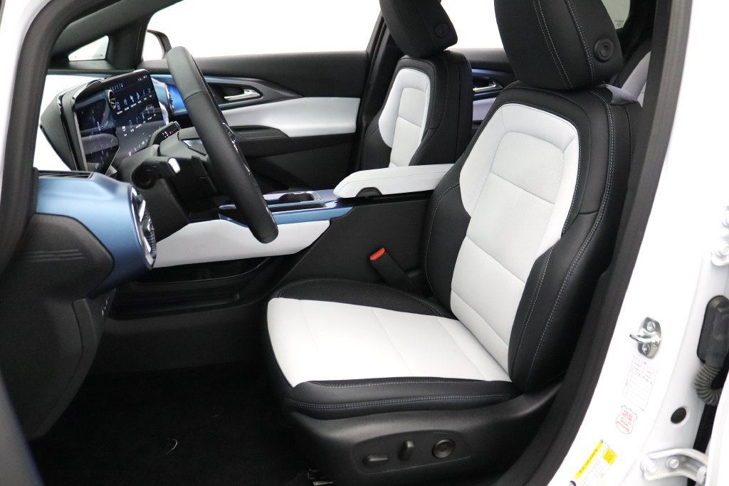 Certified 2025 Chevrolet Equinox EV LT FWD image 10