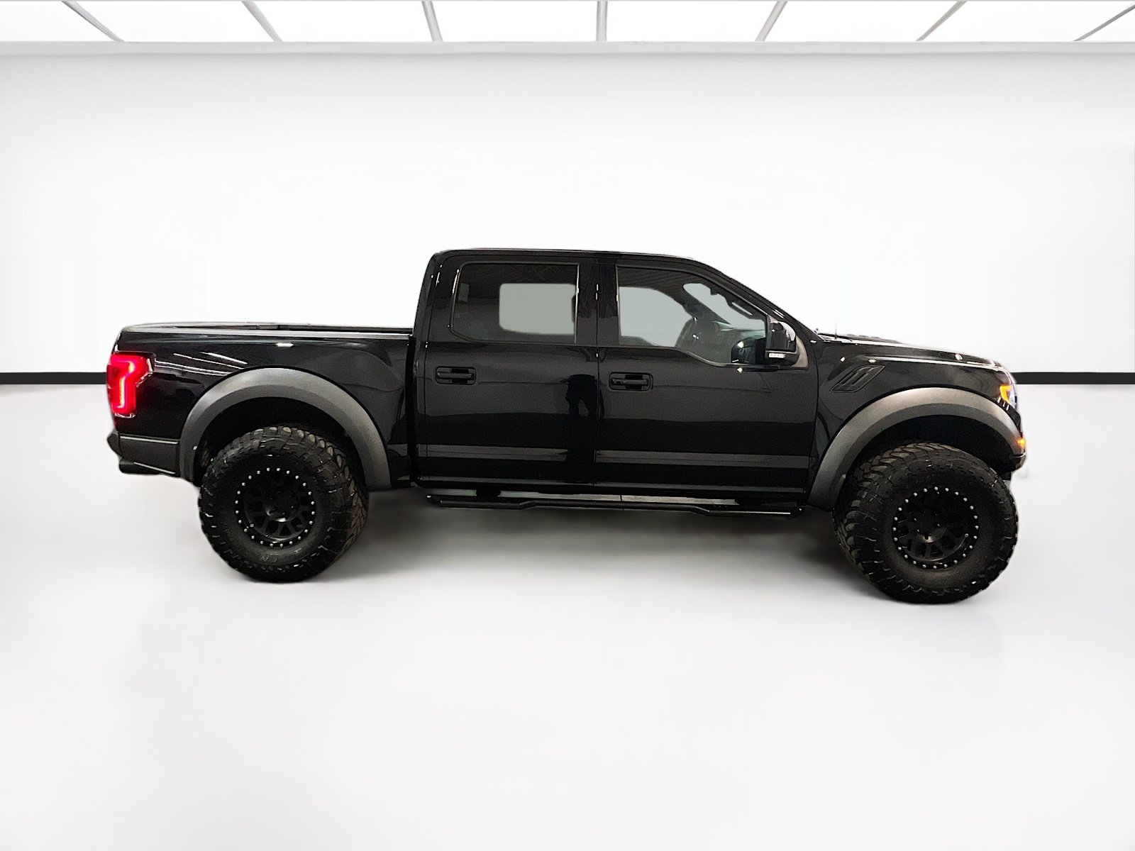 Used 2018 Ford F150 Raptor w/ Equipment Group 802A Luxury AWD/4WD image 26
