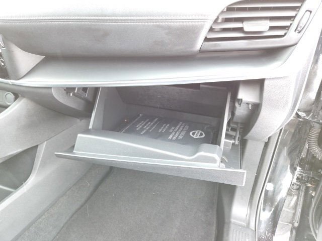 Used 2022 Nissan Rogue S image 40