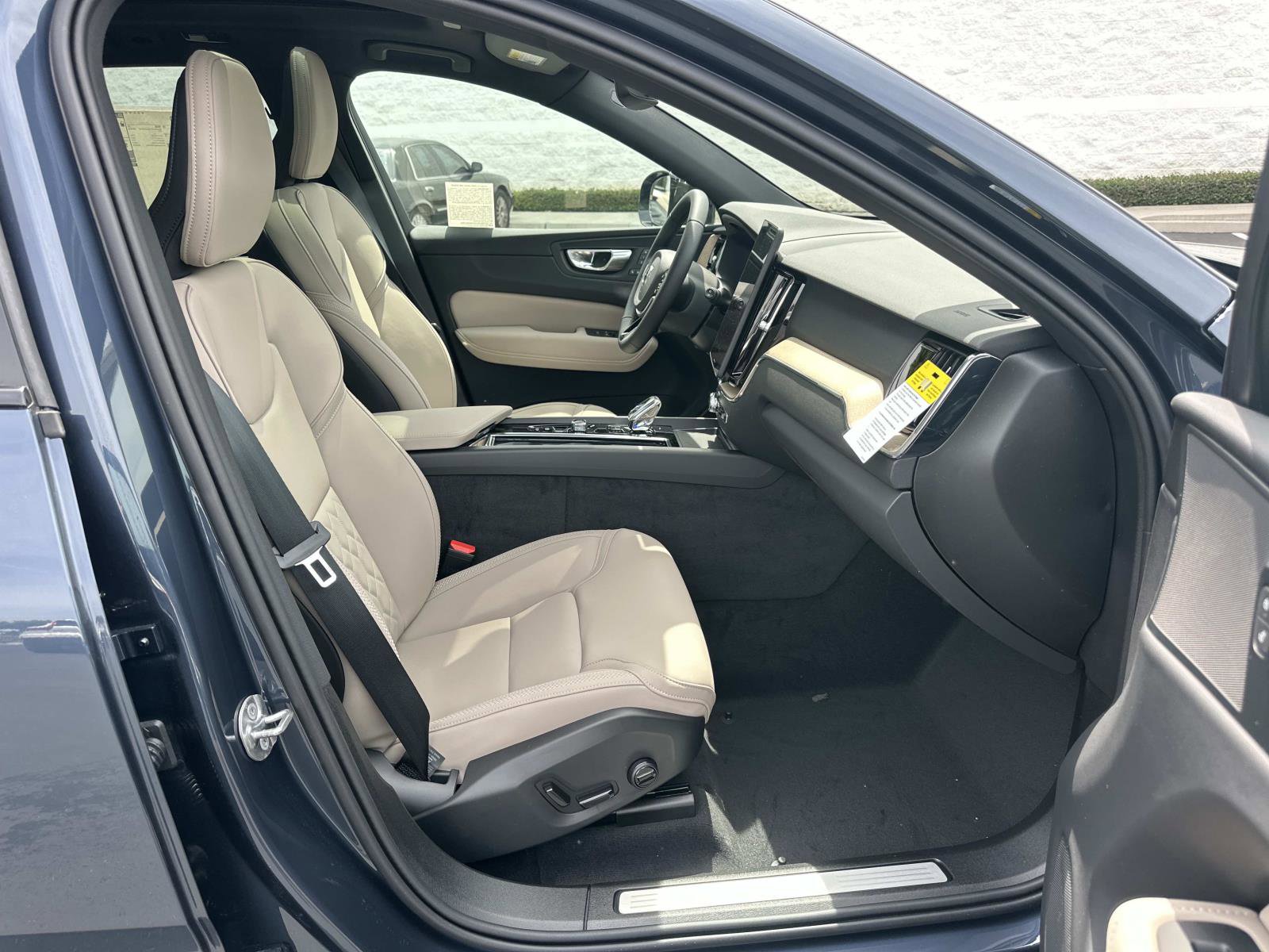 New 2026 Volvo XC60 B5 Core w/ Climate Package AWD/4WD image 20