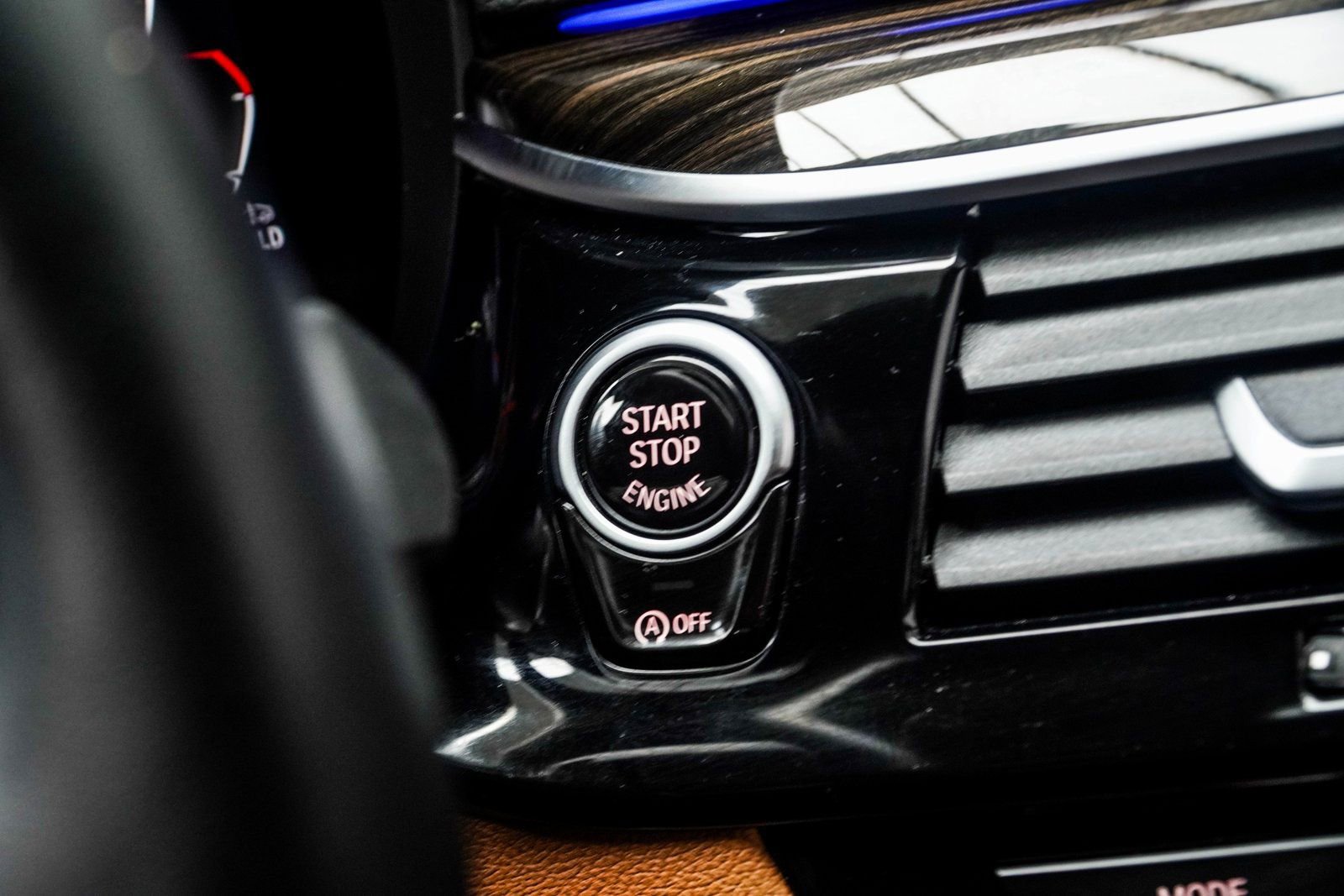 Used 2023 BMW 530i xDrive w/ Premium Package image 21