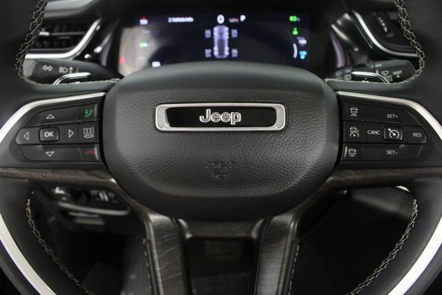 Used 2023 Jeep Grand Cherokee 4WD 4xe image 13