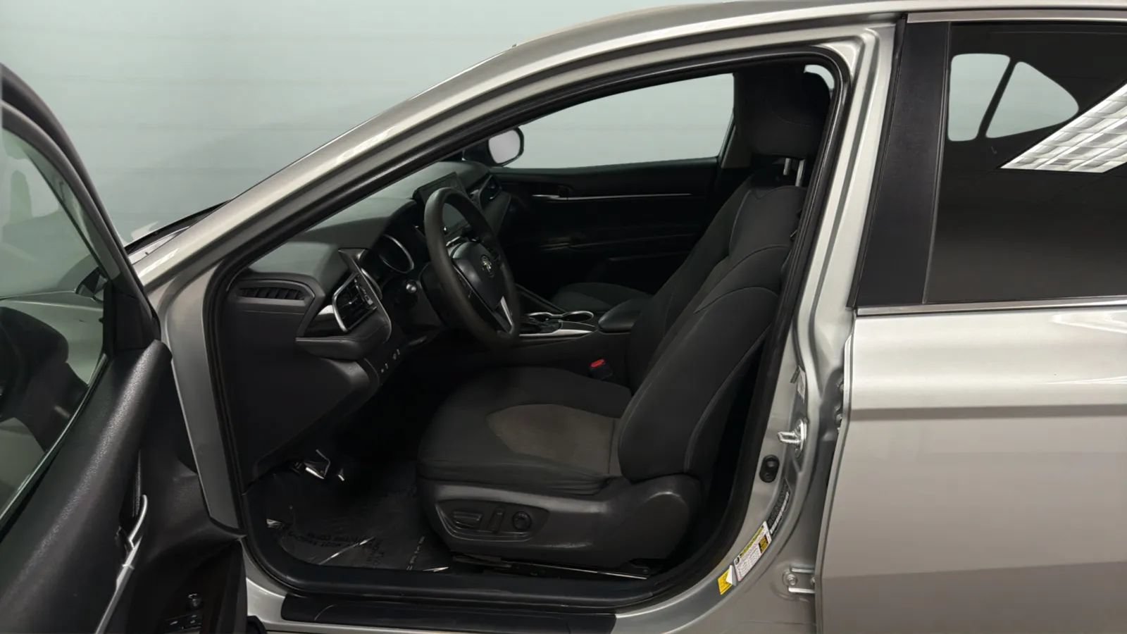 Used 2021 Toyota Camry LE w/ Carpet Mat Package (TMS) FWD image 20