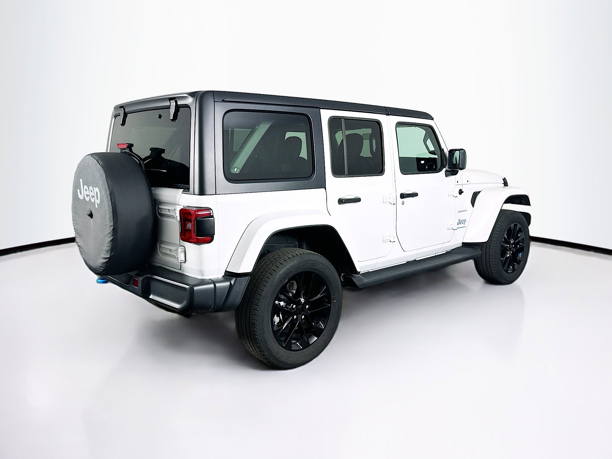 Used 2023 Jeep Wrangler Sahara w/ Cold Weather Group image 9